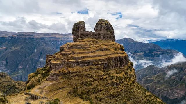 Waqrapucara: la fortaleza sobre el cañón del Apurímac